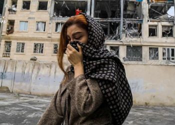 زنان ایران در خط مقدم پنهان جنگ: فرسایش معیشت، سلامت و آموزش در ایران