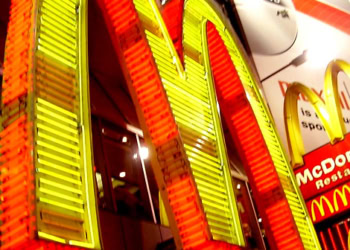 Like some happiness with that? Study suggests fast food cues hurt ability to savor experiences