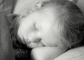 Sleep quality influences the cognitive performance of autistic and neurotypical children