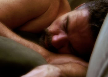 What to sleep better? Try sleeping naked