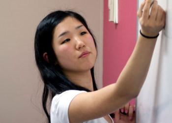 Kids as young as 4 view formally dressed people as more knowledgeable