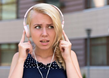 Yanny or Laurel? A speech scientist explains why your brain can decide to hear either one