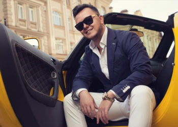 Women perceive men who flaunt their wealth as unsuitable long-term partners