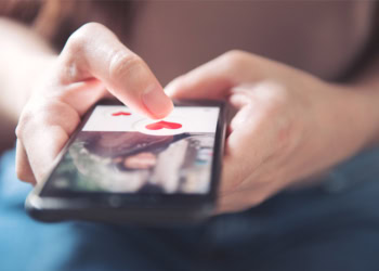 Researchers adapt models of foraging strategy to understand how people search for a date