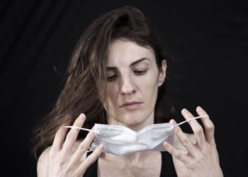 Heightened susceptibility to misinformation linked to reduced mask wearing and social distancing