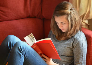 Reading literary versus popular fiction promotes different socio-cognitive processes, study suggests