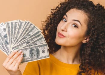 Psychologists uncover new details about how money influences the frequency and intensity of happiness
