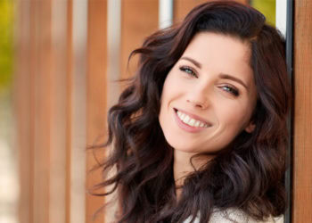 People who are more attractive are more likely to support evolutionary psychology principles that benefit attractive people