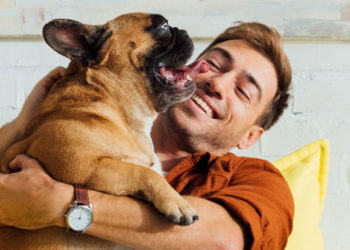 Men seeking long-term mates are more likely to display photos of children and pets in dating profiles