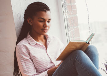 Reading “triggering” traumatic material does not appear to increase distress or PTSD over time