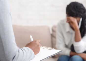 Therapists find it less appropriate to use cognitive change strategies when treating Black vs White patients