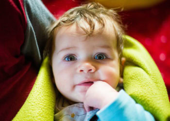 Five-month-old infants can identify the face of their mother in the blink of an eye