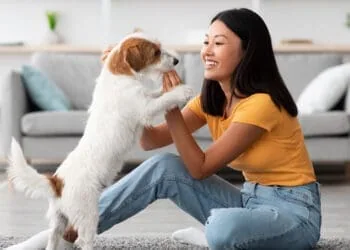 Female cat and dog owners tend to be slightly more involved with their families, potentially leading to better well-being, study finds