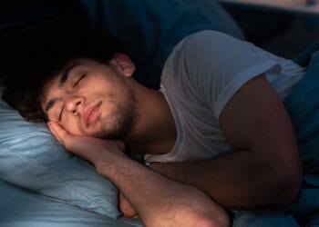 Brief snooze periods might help alleviate drowsiness without other adverse consequences