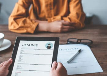 Political doxing in the hiring process: New study reveals impact on job candidate evaluations