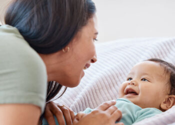 Researchers uncover link between maternal sensitivity and infant brain responses to happy faces