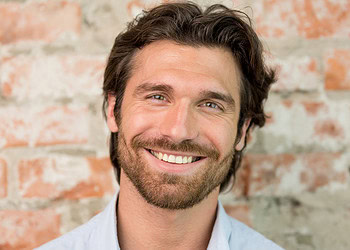 Attractive people are expected to be more generous — and generosity makes them more attractive