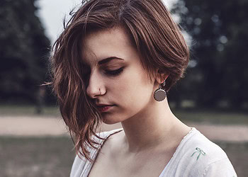 People with a history of childhood maltreatment prefer larger social distances towards friends and strangers