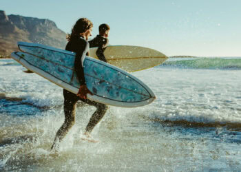 Riding the waves of recovery: Surf therapy’s impact on mental health and trauma