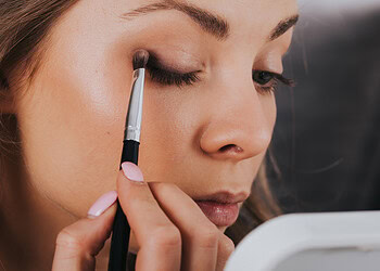 “I was astonished”: Universal and unique motives for beauty-enhancing behaviors revealed in cross-cultural study