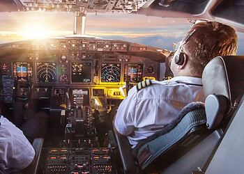 Cognitive reflection linked to better decisions in aviation emergencies