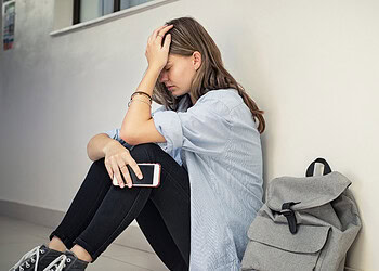 Cyberbullying linked to extreme dieting and cosmetic surgery interests in teen girls