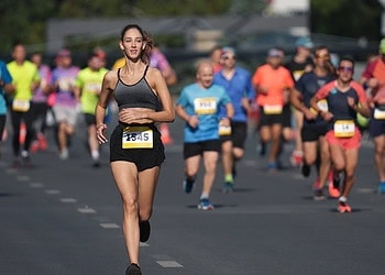 Circadian preferences and running performance: Late-night tendencies linked to slower marathon times