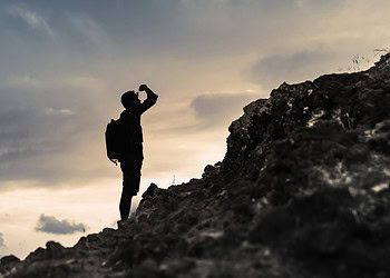 Study explores how culture shapes the stories we tell about adversity