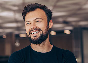 Personalient individuals are happier due to smoother social relations