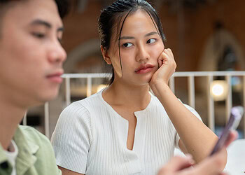 Phubbing linked to increased aggression in romantic relationships