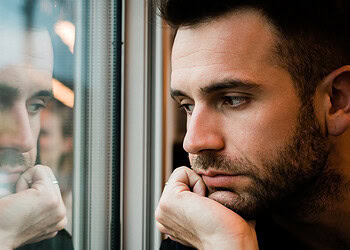 Narcissistic people are more likely to feel ostracized and misread social cues