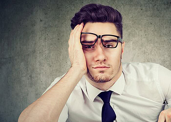 Extraverts show faster, stronger, and more patterned emotional reactions