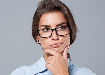 Extraverts show faster, stronger, and more patterned emotional reactions