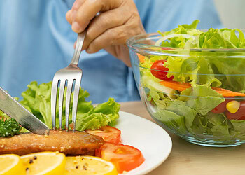 Distinct neural pathways link fear of missing out and negative emotions to compulsive phone use