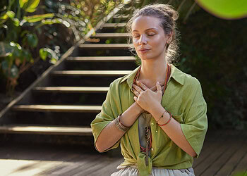 Researchers find surprising biological changes after just 7 days of meditation and healing rituals