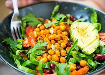 Higher diet quality is associated with greater cognitive reserve in midlife