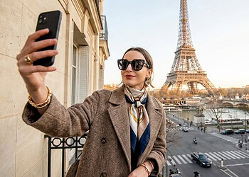 People who show off luxury vacations are viewed as warmer than those who show off luxury goods