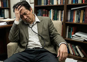 The tendency to feel like a perpetual victim is strongly tied to vulnerable narcissism