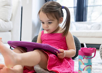 High rates of screen time linked to specific differences in toddler vocabulary