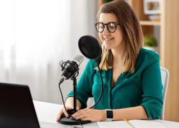 Female leaders command equal obedience in a modern replication of the Milgram experiment