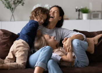 What 50 years of data say about the happiness of single parents