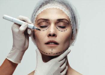 Narcissism and dark personality traits predict a strong desire for cosmetic surgery