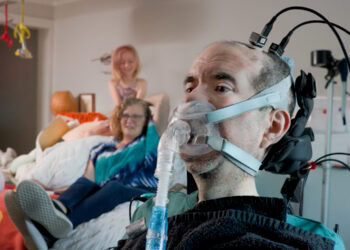 Unprecedented brain implant allows paralyzed man to completely control his computer and “speak” independently