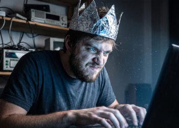 The tendency of conspiracy theorists to police others online is associated with narcissistic traits