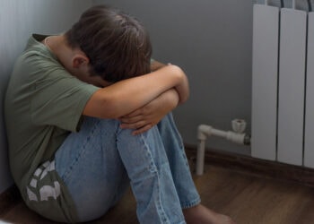 Remembering a chaotic childhood is linked to psychopathic traits, especially in men