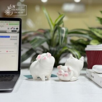 Tượng gốm cặp đôi trang trí bàn làm việc nhẹ nhàng và đáng yêu