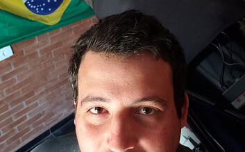 Leonardo Amaral e seu telescópio usado na descoberta