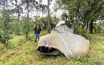 O mecânico e agricultor João Ricardo encontrou o estranho objeto em sua propriedade - Foto: Portal RDX/Reprodução