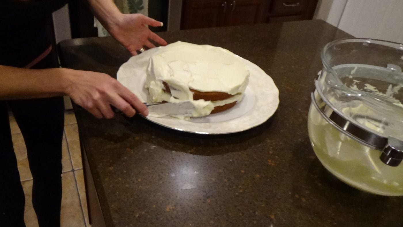 How to frost a cake
