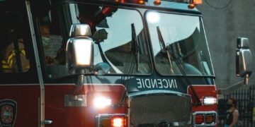 Un mort et trois blessés graves dans un incendie